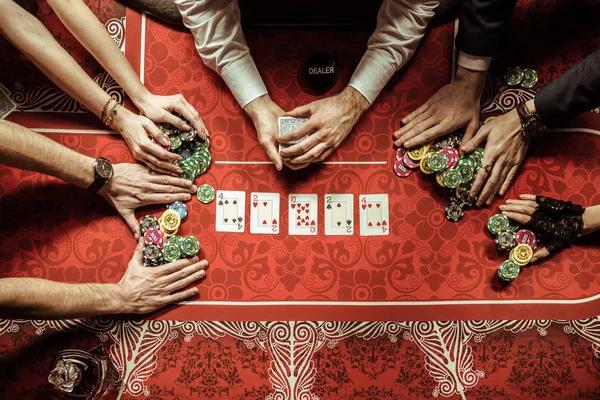 Read more about the article Nhà cái và hệ thống sportsbook được giới thiệu trên thantai88